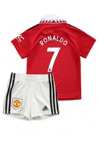 Manchester United Cristiano Ronaldo #7 Babytruitje Thuis tenue Kind 2022-23 Korte Mouw (+ Korte broeken)